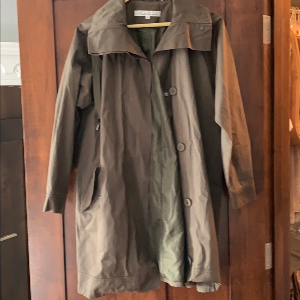 Kenneth Cole rain coat with belt size M, worn once